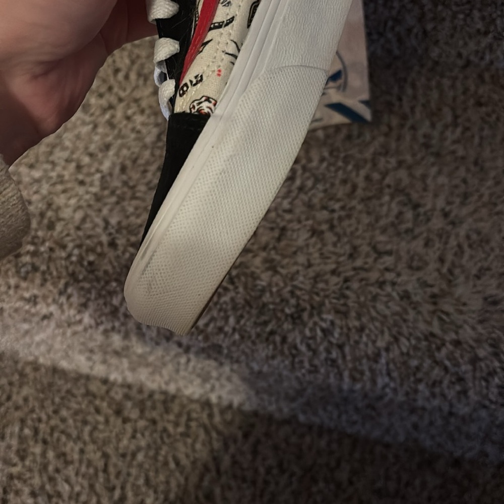 Stranger Things Vans - Picture 5 of 7